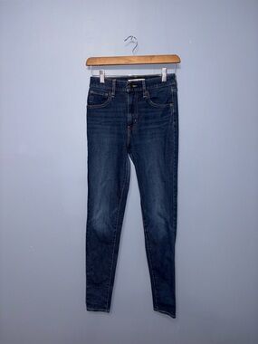Levi’s • Jeans